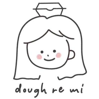 Dough re mi cake creates minimal Swiss meringue buttercream cakes in various sizes. Based in Singapore.